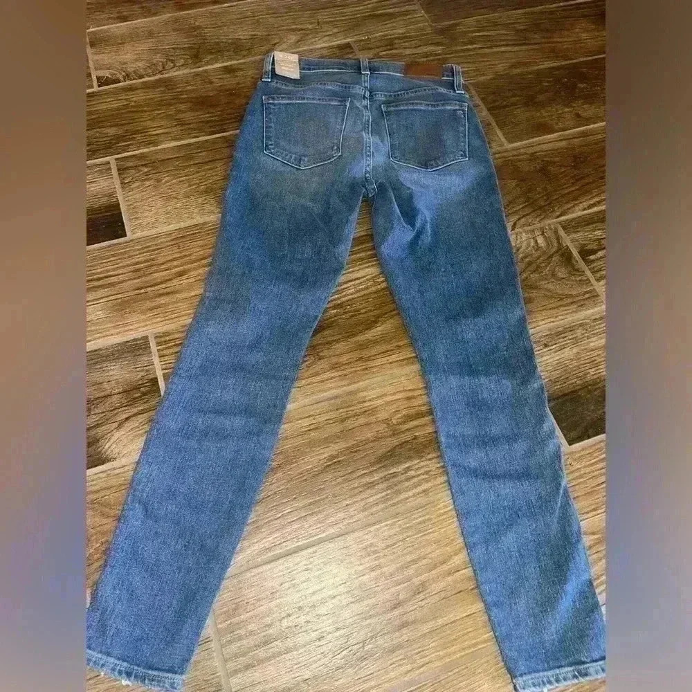 NWT Madewell 10" High-Rise Skinny JeansDewitt Wash: Button-Front TENCEL - Picture 2 of 6